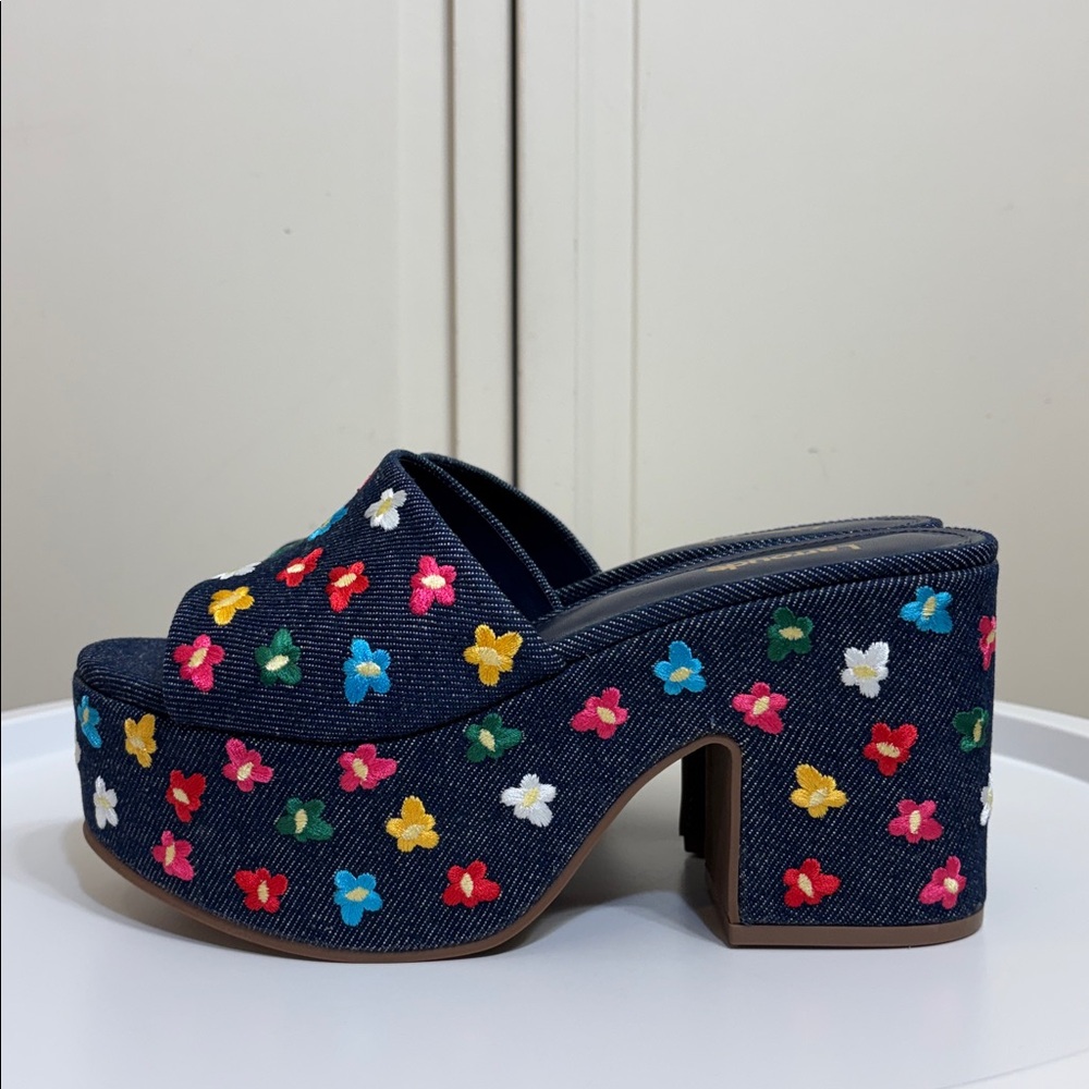 NWOB/NWOT Larroudé Women's Miso Slip On Platform Sandals Size 6.5